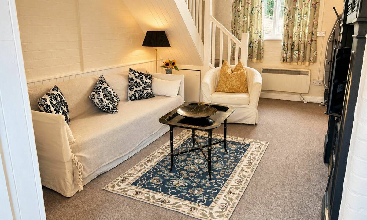Grooms Flat Lounge