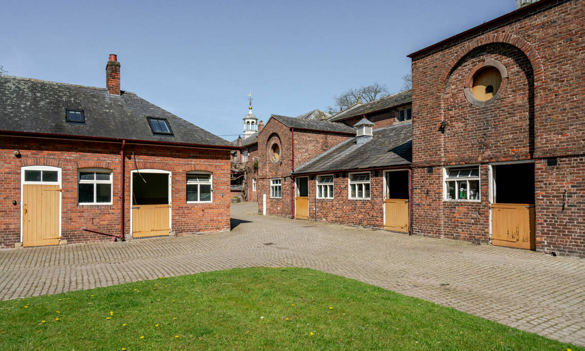 Grooms Flat stables