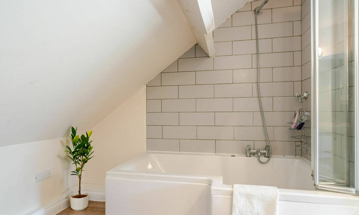 Grooms Bathroom